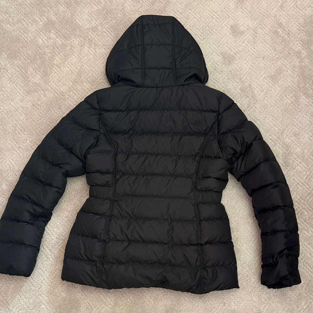 The North Face Women's Classic Black Puffer Jacket - Picture 8 of 9